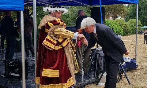 Andrew Mitchell MP attends Royal Town fair